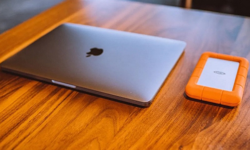 Giá thành cao - nhược điểm khi mua MacBook
