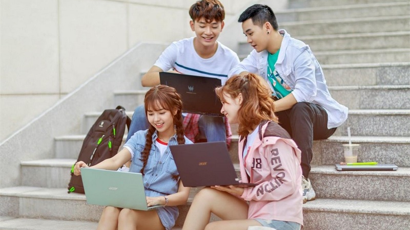 Sinh viên nên chọn laptop Windows hay MacBook