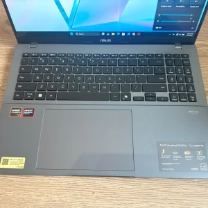 Asus Vivobook S16 M3607GA-SH034W Ryzen AI 7 445/16GB/512GB/16" OLED/Win11_Xám