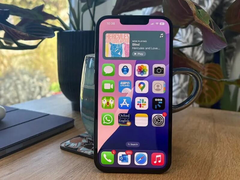 iPhone 16e