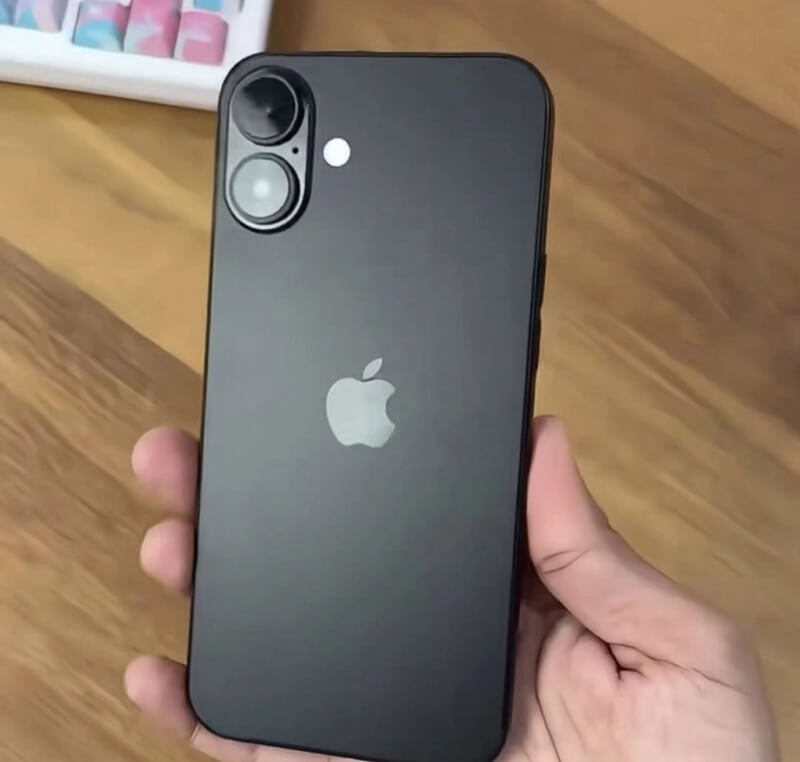 iPhone 16 thường cũ trầy xước