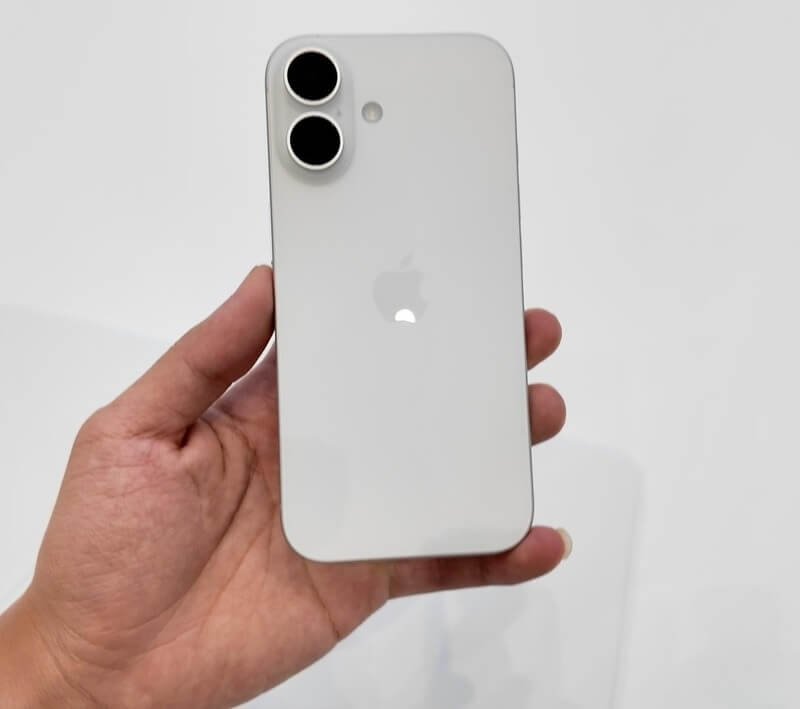 iPhone 16 thường cũ xước cấn