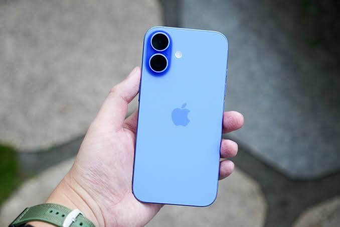 Đánh giá iPhone 16 thường cũ có gì?
