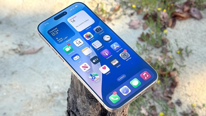 iPhone 16 thường cũ sở hữu Super Retina XDR OLED 6.1 inch
