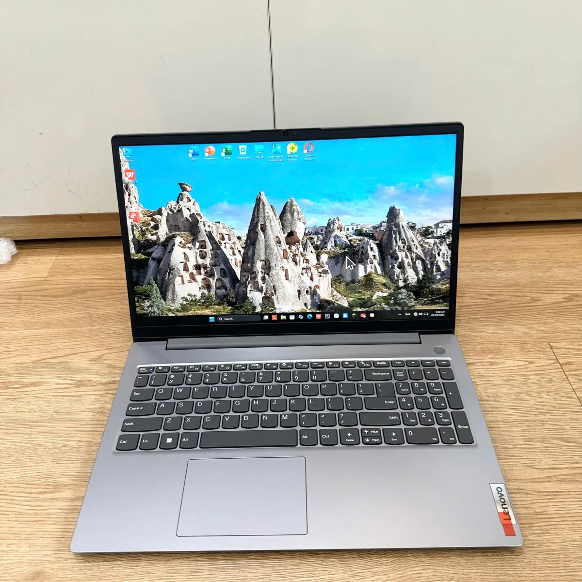 Lenovo V15 G4 AMN R5 7520U/16GB/512GB/15.6"FHD Cũ