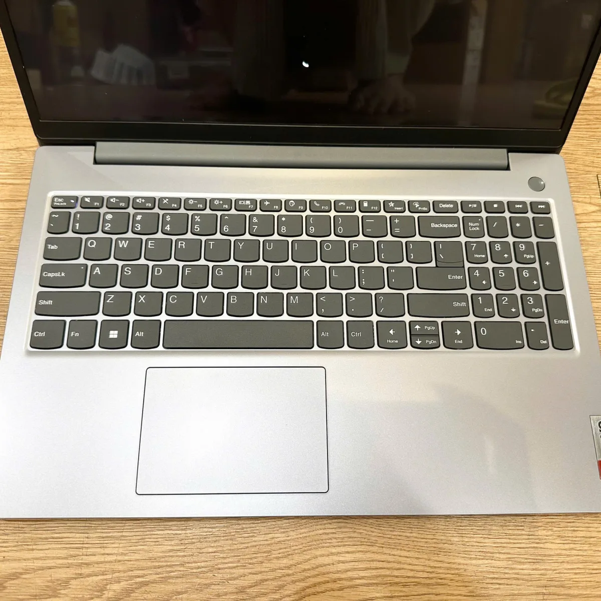 Lenovo V15 G4 AMN R5 7520U/16GB/512GB/15.6"FHD Cũ