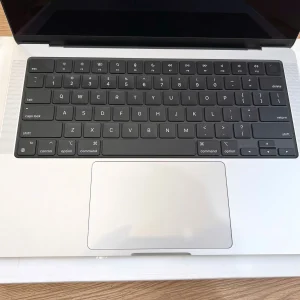MacBook Pro 14 Inch M3 8CPU-10GPU 8GB-512GB cũ đẹp