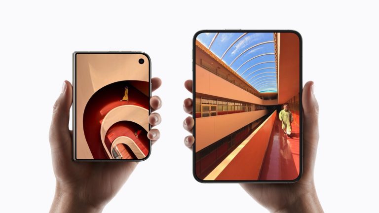 Hai màn hình của iPhone Duo: màn ngoài 5,4 inch khi gập và màn trong 7,6 inch khi mở