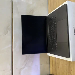 MacBook Pro 16 Inch M5 Max 2026 18CPU/40GPU - 64GB/4TB Màn Nano Đen 99%