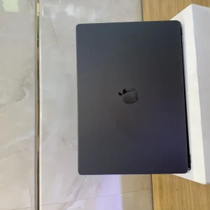 MacBook Pro 16 Inch M5 Max 2026 18CPU/40GPU - 64GB/4TB Màn Nano Đen 99%