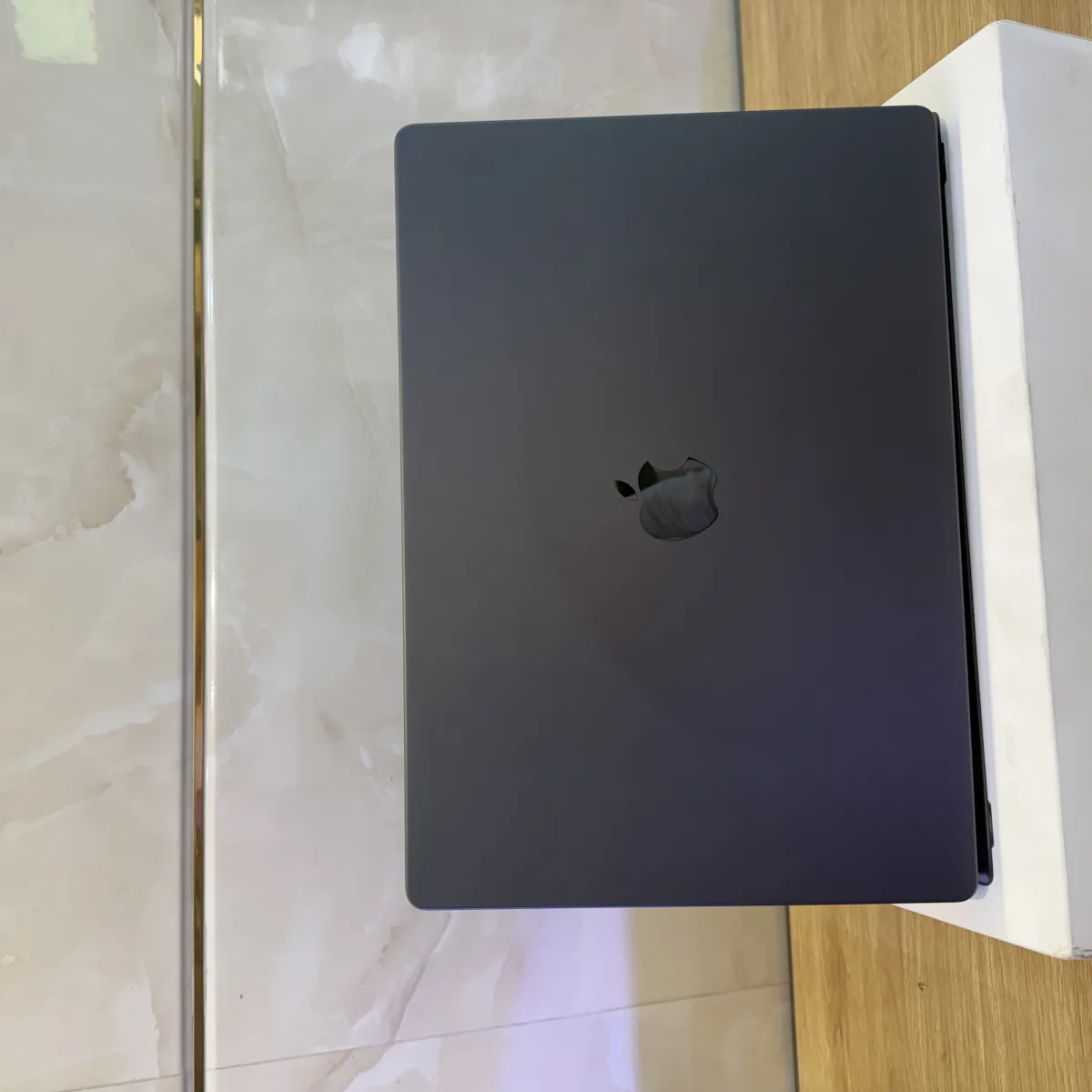 MacBook Pro 16 Inch M5 Max 2026 18CPU/40GPU - 64GB/4TB Màn Nano Đen 99%